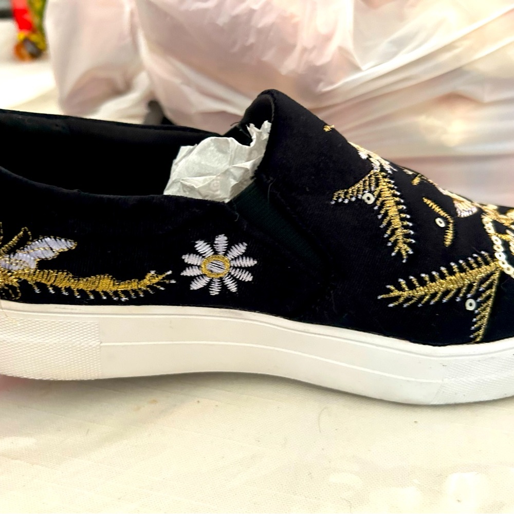 Size 9 Carlos Santana shoes